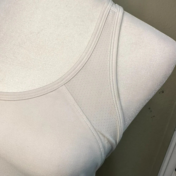 UNDER ARMOUR Heat Gear Racer Back Workout Tank Top - size Medium - Picture 6 of 10